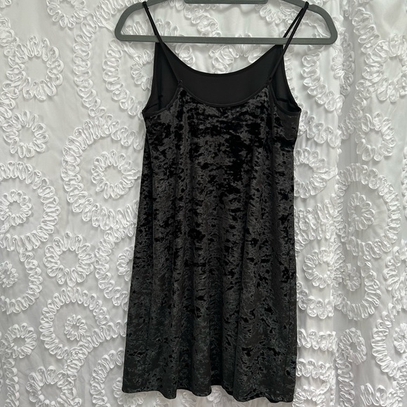Victoria’s Secret Black Crushed Velvet Slip - Picture 2 of 2